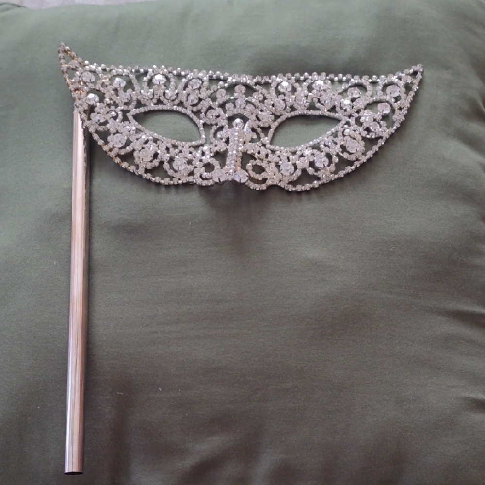 Glamorous Silver Rhinestone Masquerade Mask